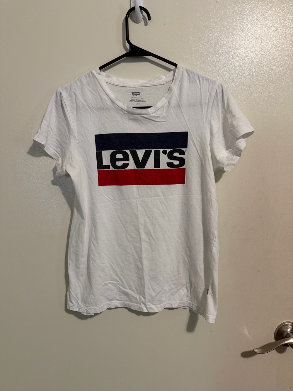 Levi's White Crew Neck Tee with Navy and Red Logo